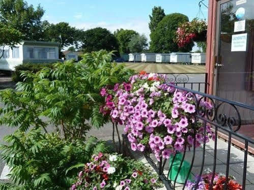 Copthorne Caravans Hotel Merston Kültér fotó