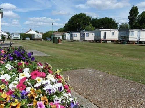 Copthorne Caravans Hotel Merston Kültér fotó