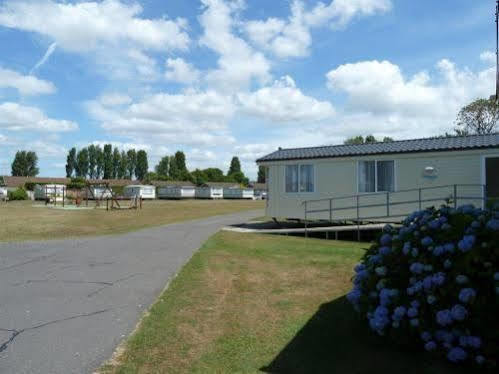 Copthorne Caravans Hotel Merston Kültér fotó